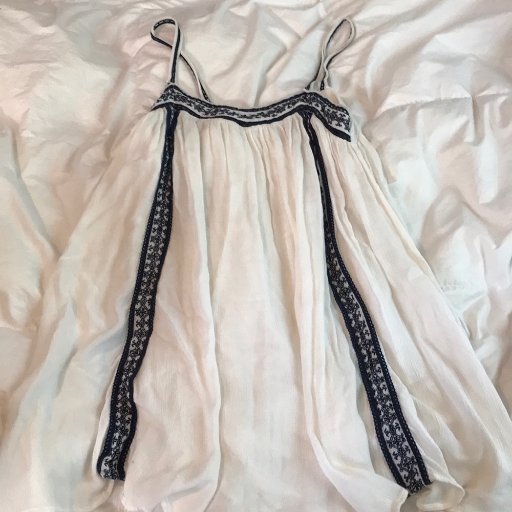 Forever 21 white dress with blue designs